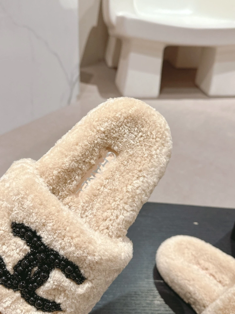 Durable Chxnxl Slippers 126113