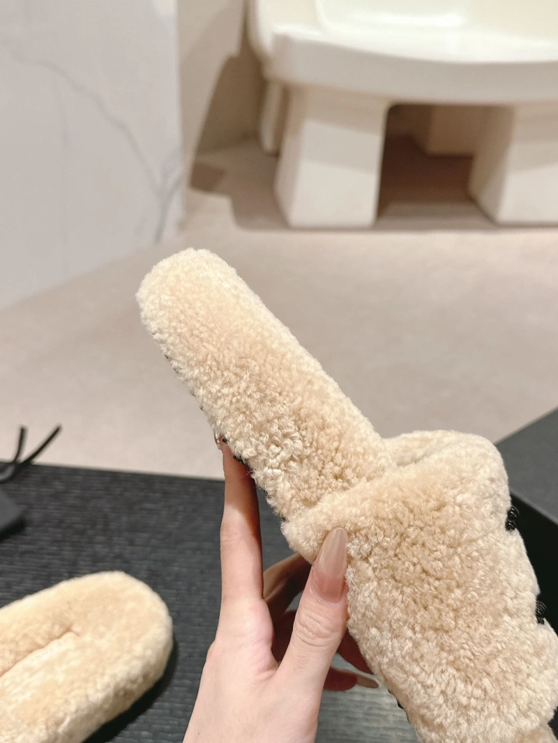 Durable Chxnxl Slippers 126113