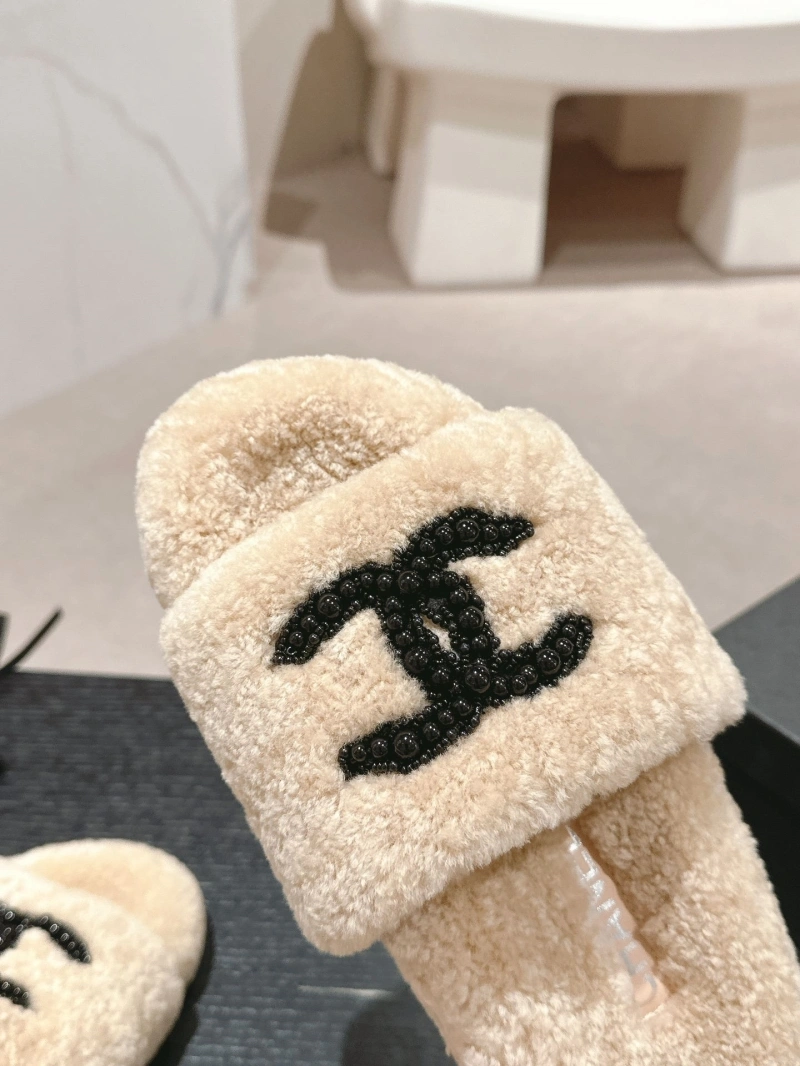 Durable Chxnxl Slippers 126113