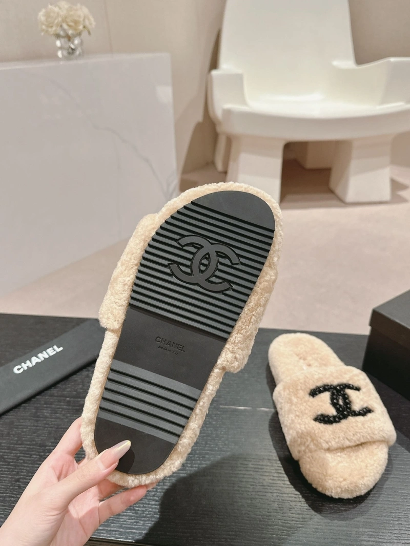 Durable Chxnxl Slippers 126113