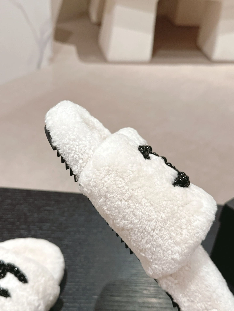 Affordable Chxnxl Slippers 126114