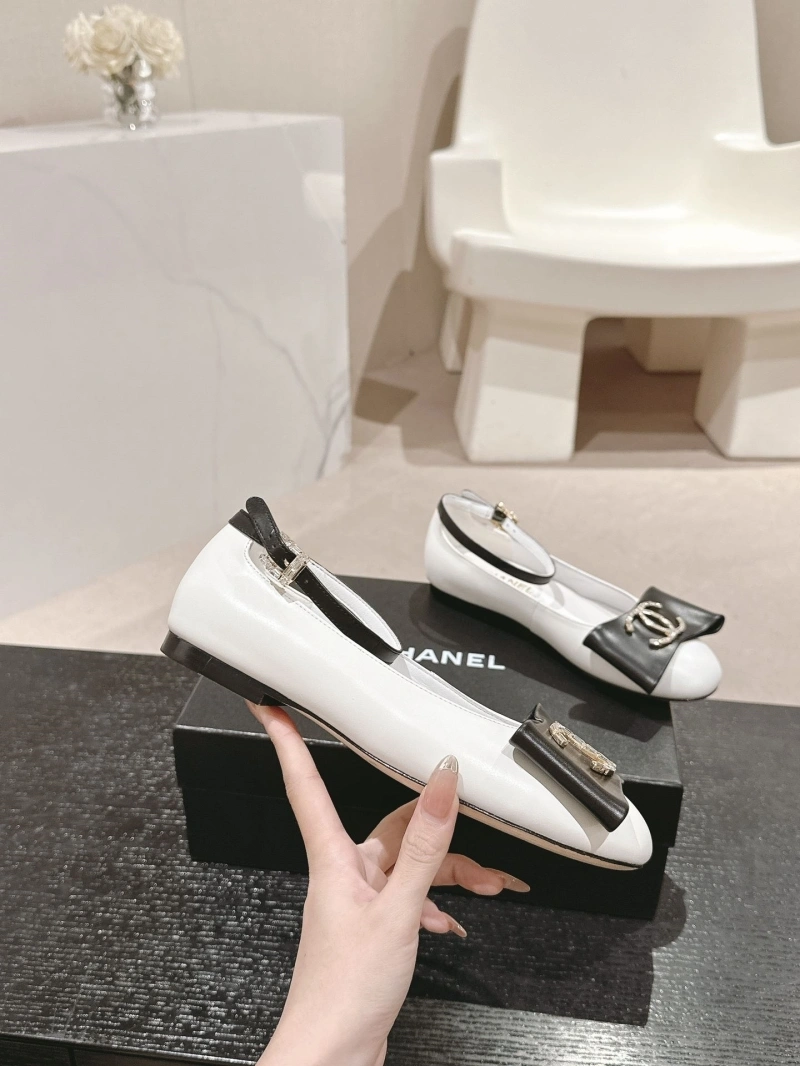 Bold Chxnxl Flat Shoes 126335