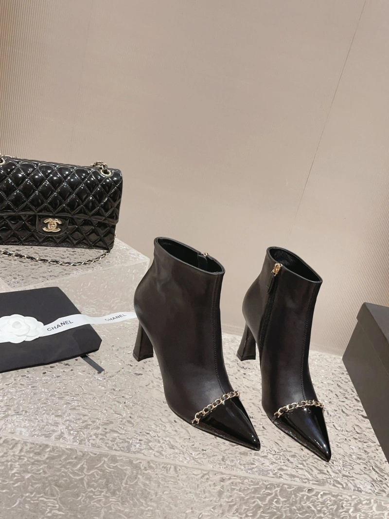 Versatile Chxnxl Boots 126476