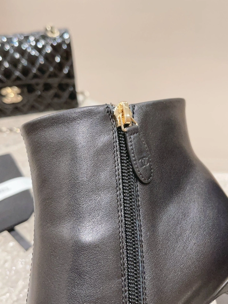 Versatile Chxnxl Boots 126476