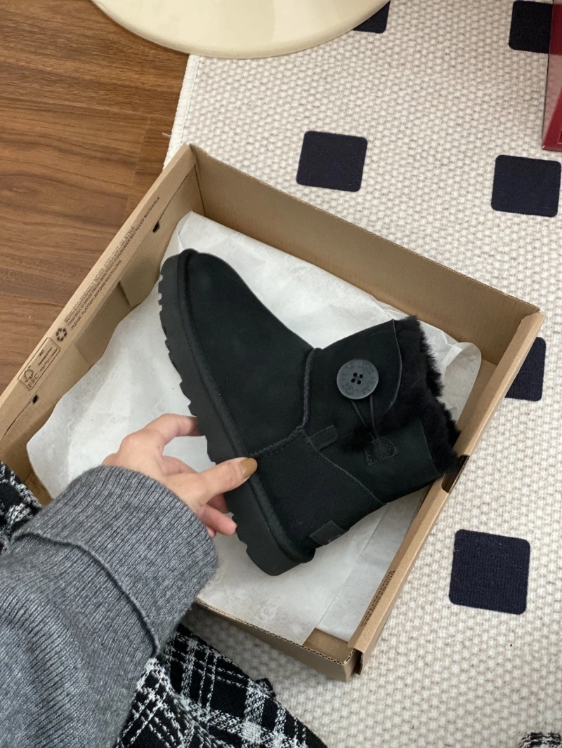 Affordable UGX Boots 228402