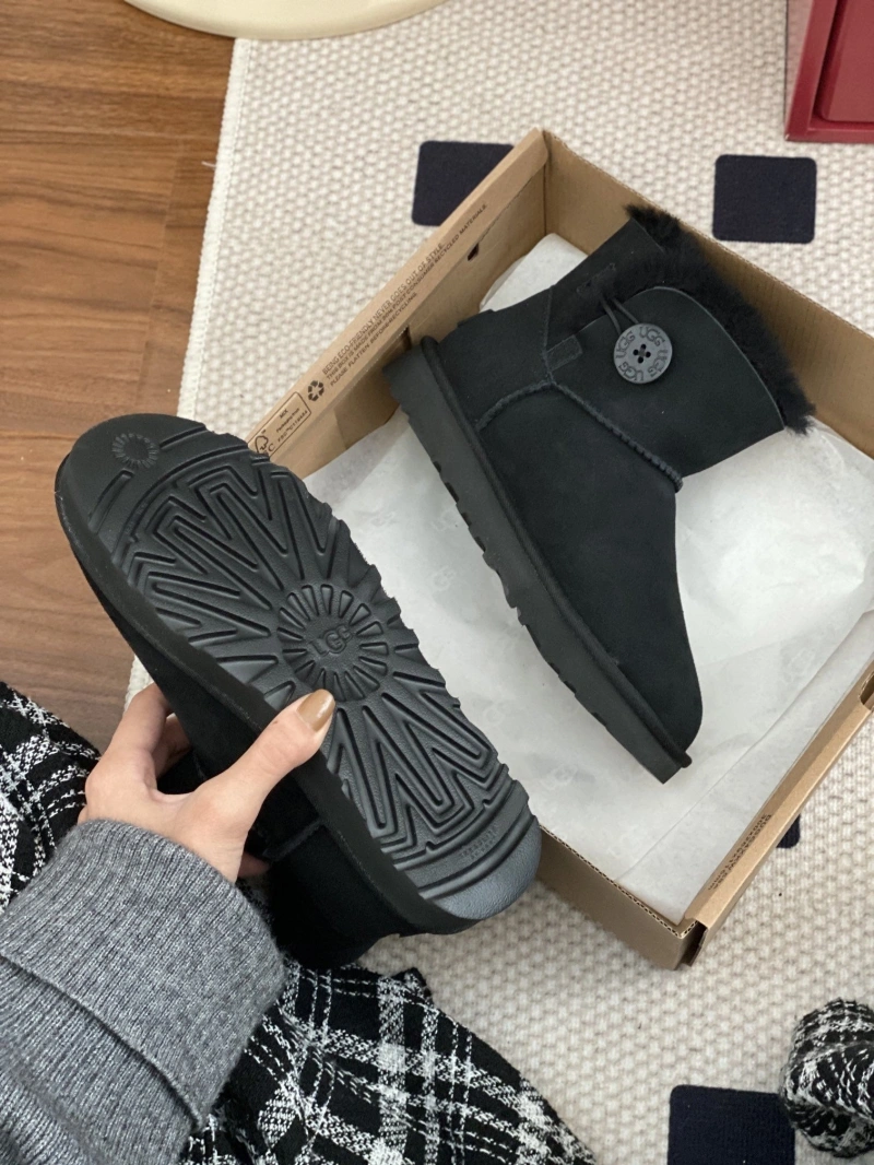 Affordable UGX Boots 228402