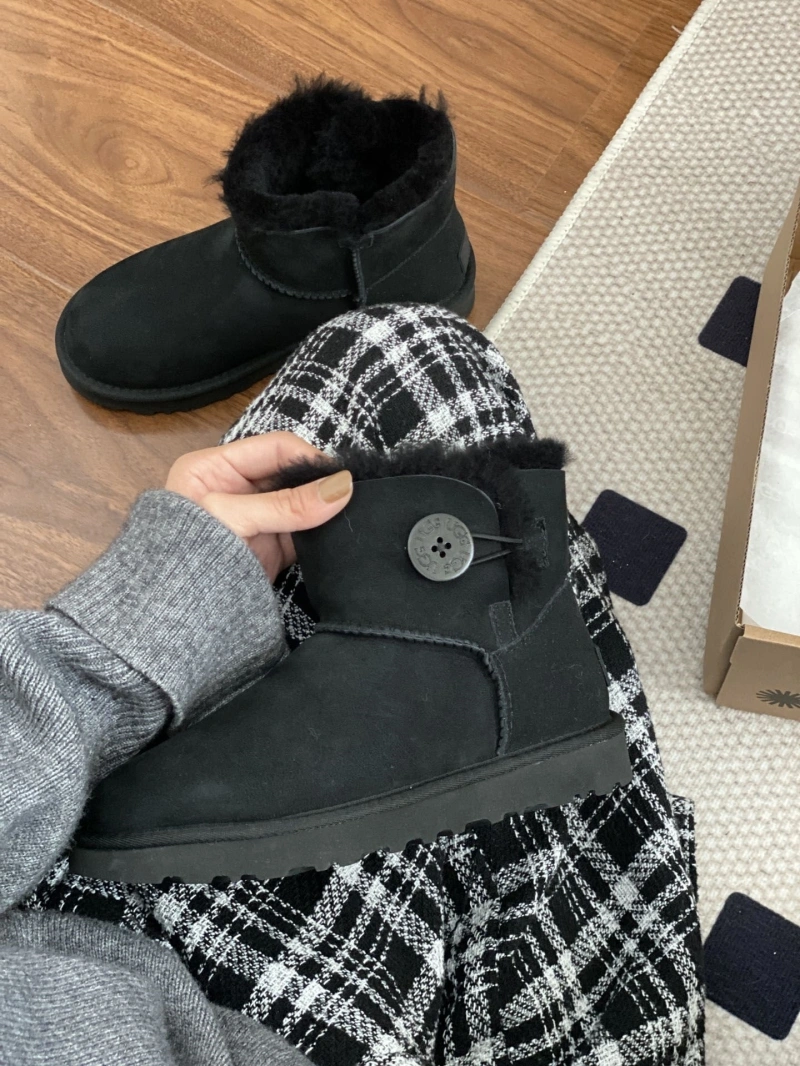 Affordable UGX Boots 228402