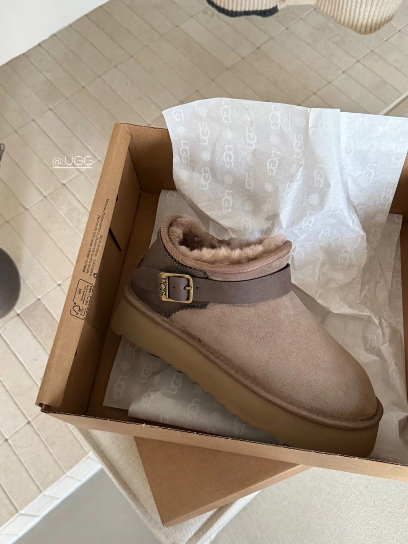 Versatile UGX Boots 228374