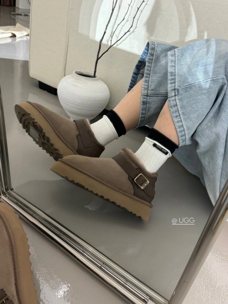 Versatile UGX Boots 228374