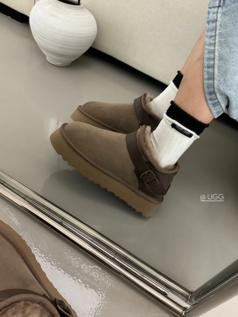 Versatile UGX Boots 228374