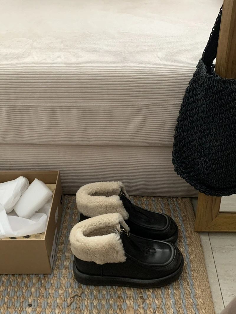 Versatile UGX Boots 228321
