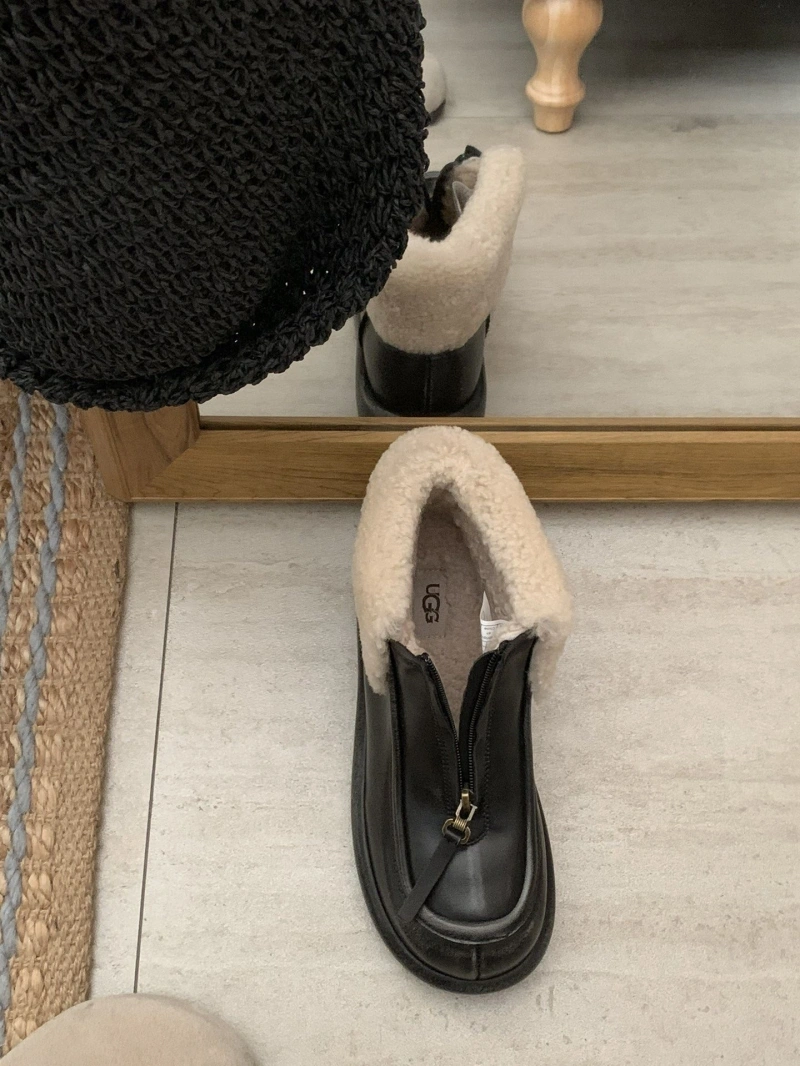 Versatile UGX Boots 228321