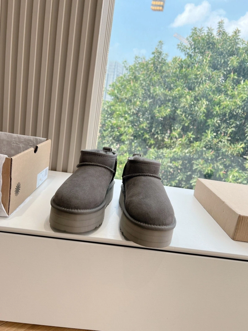 Versatile UGX Boots 228294