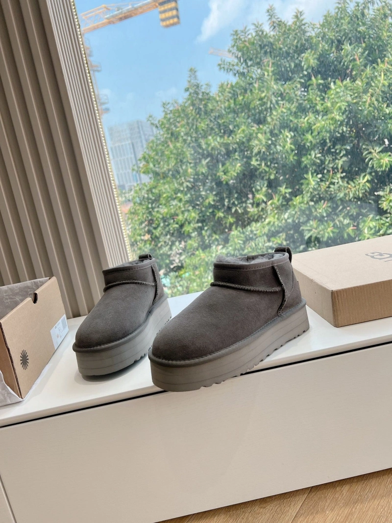Versatile UGX Boots 228294