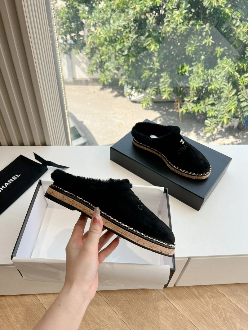 Durable Chxnxl Slippers 126105
