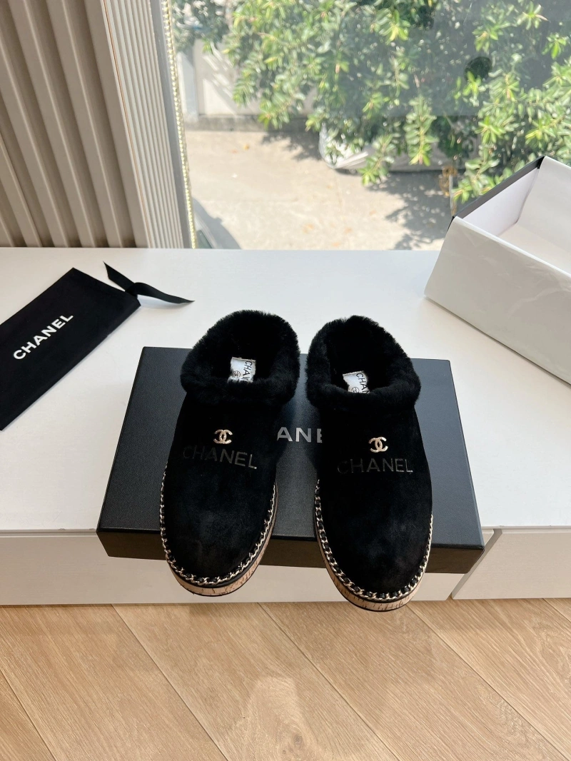 Durable Chxnxl Slippers 126105