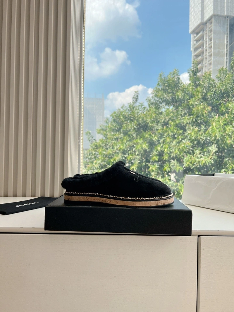 Durable Chxnxl Slippers 126105