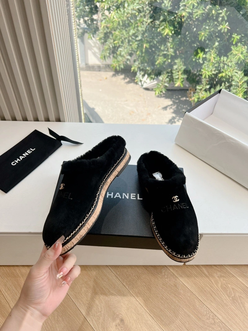 Durable Chxnxl Slippers 126105