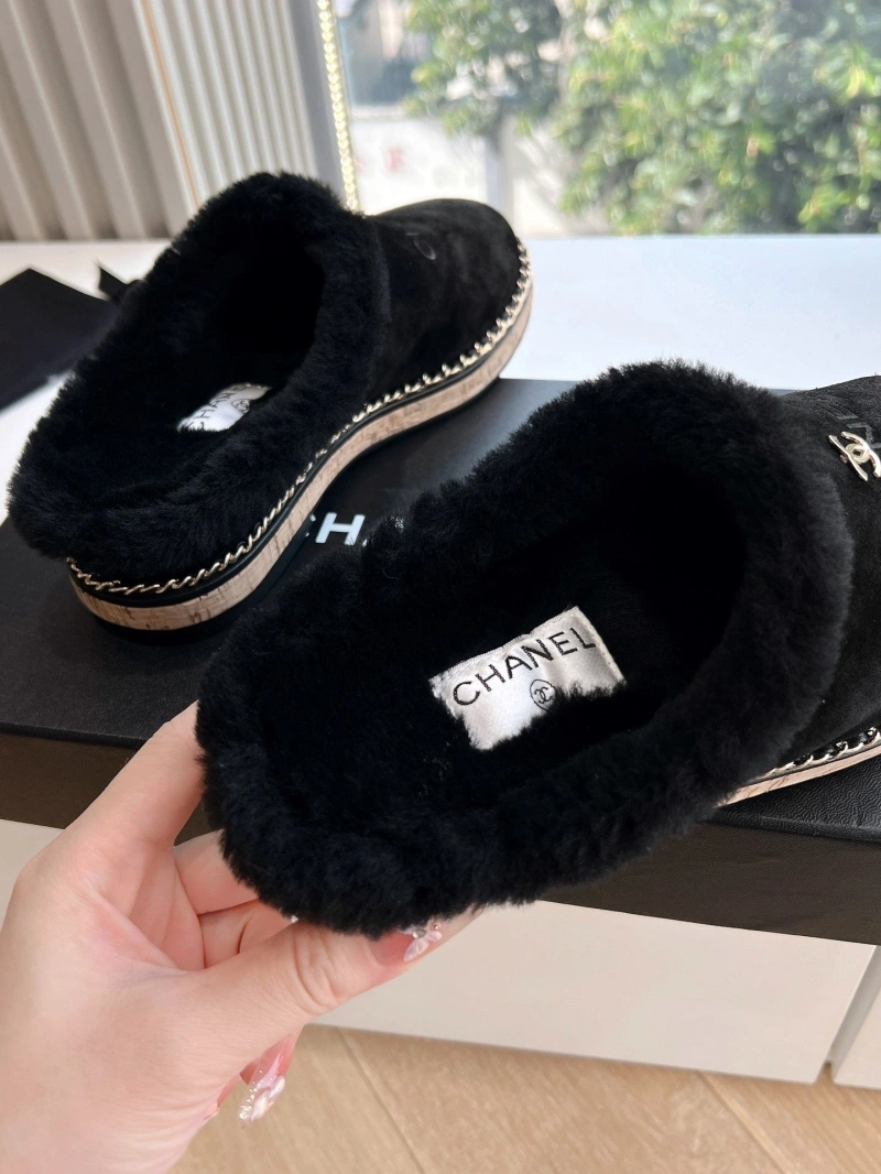 Durable Chxnxl Slippers 126105