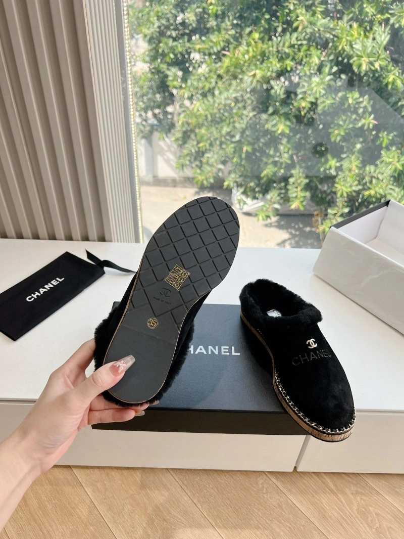 Durable Chxnxl Slippers 126105