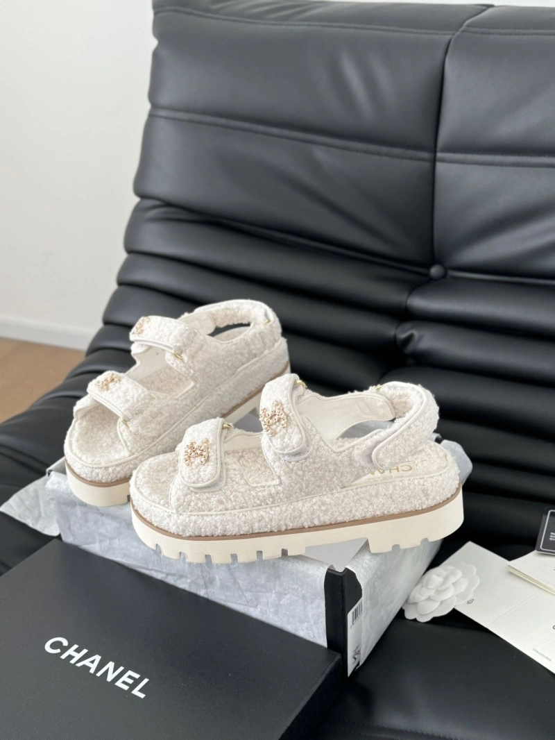 EyeCatching Chxnxl Sandals 126233