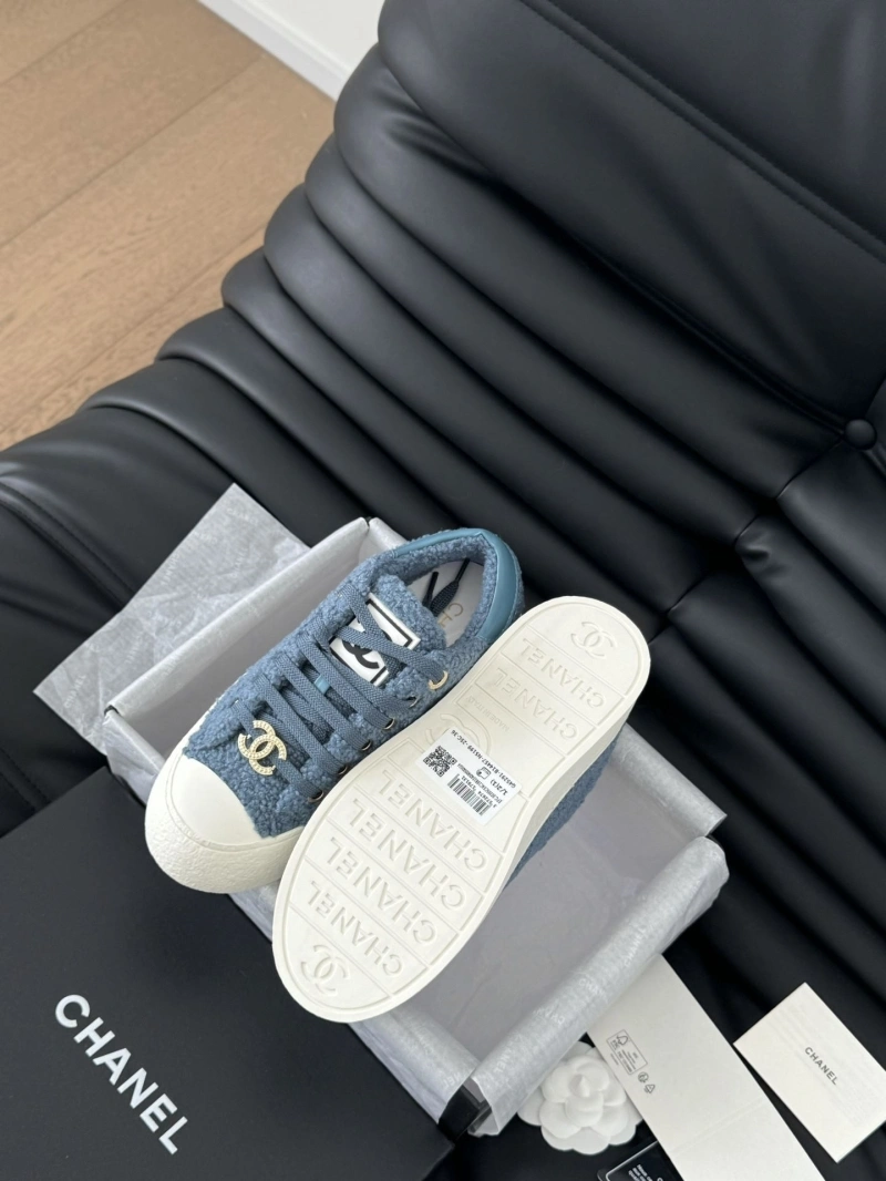Versatile Chxnxl Sneakers 125946
