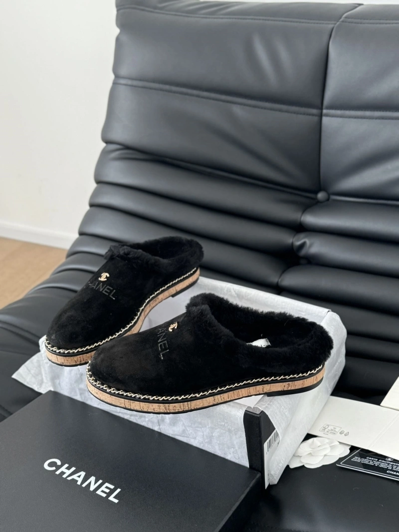 Minimalist Chxnxl Slippers 126095