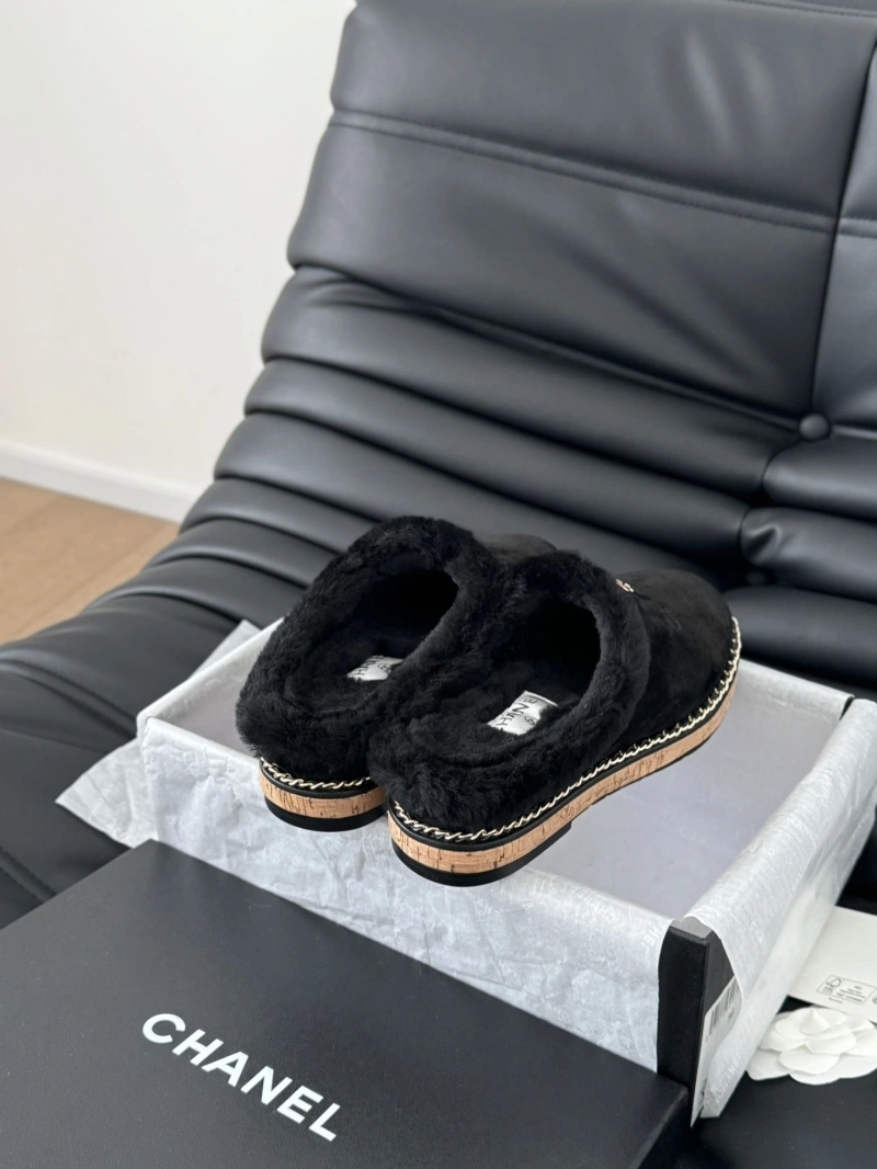 Minimalist Chxnxl Slippers 126095