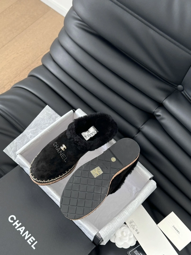 Minimalist Chxnxl Slippers 126095