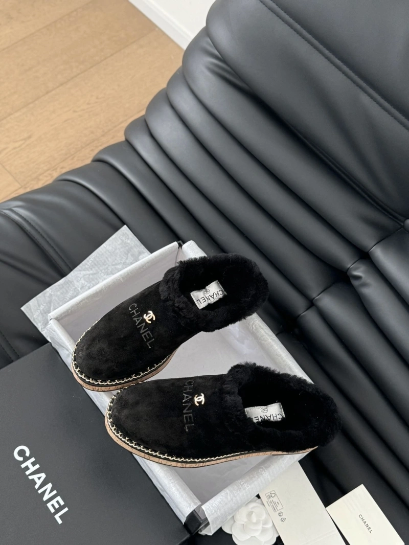 Minimalist Chxnxl Slippers 126095