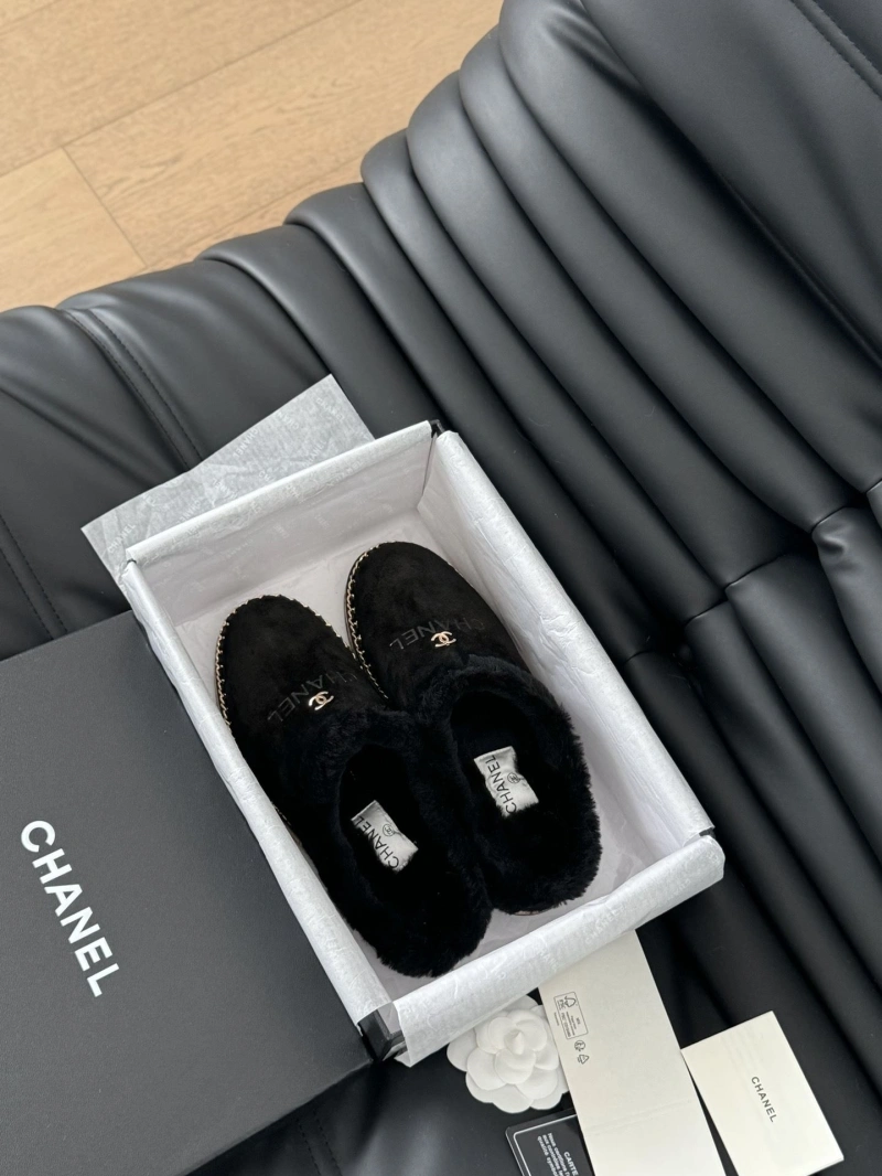 Minimalist Chxnxl Slippers 126095