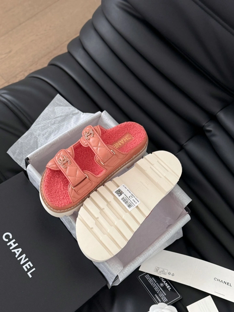 Unique Chxnxl Slippers 126089
