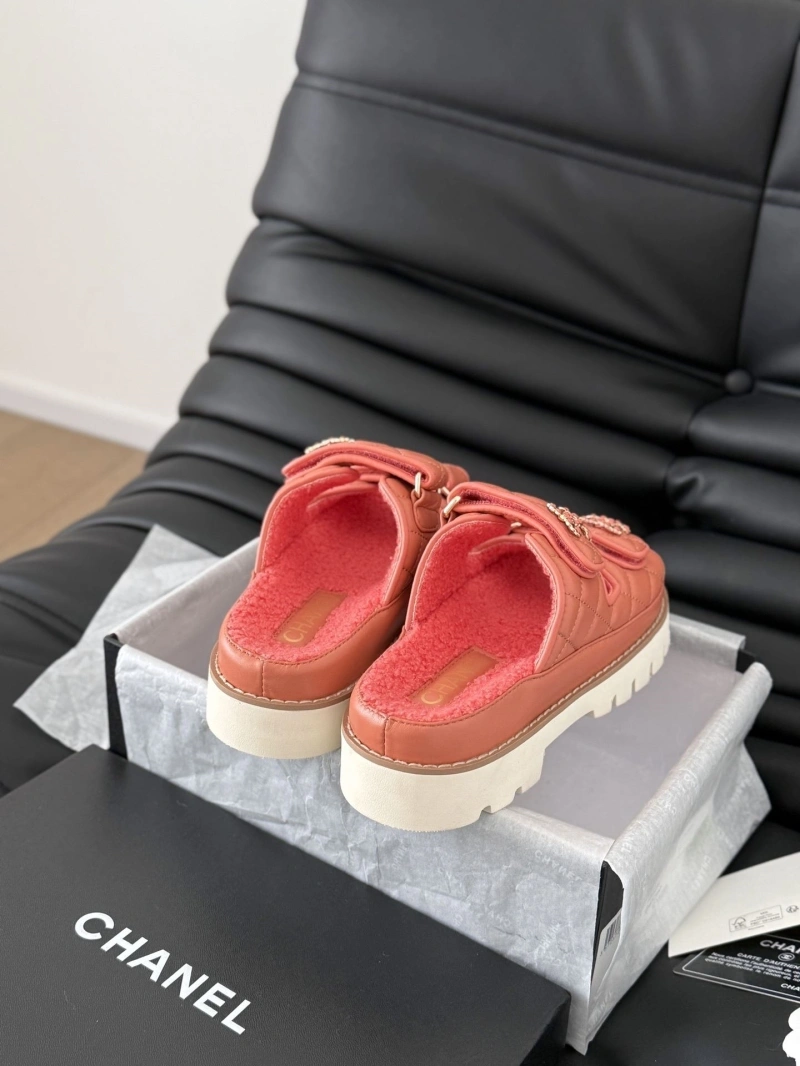 Unique Chxnxl Slippers 126089