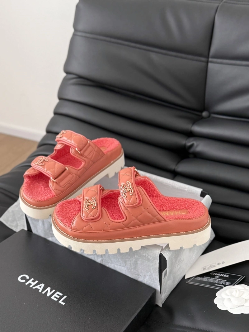 Unique Chxnxl Slippers 126089