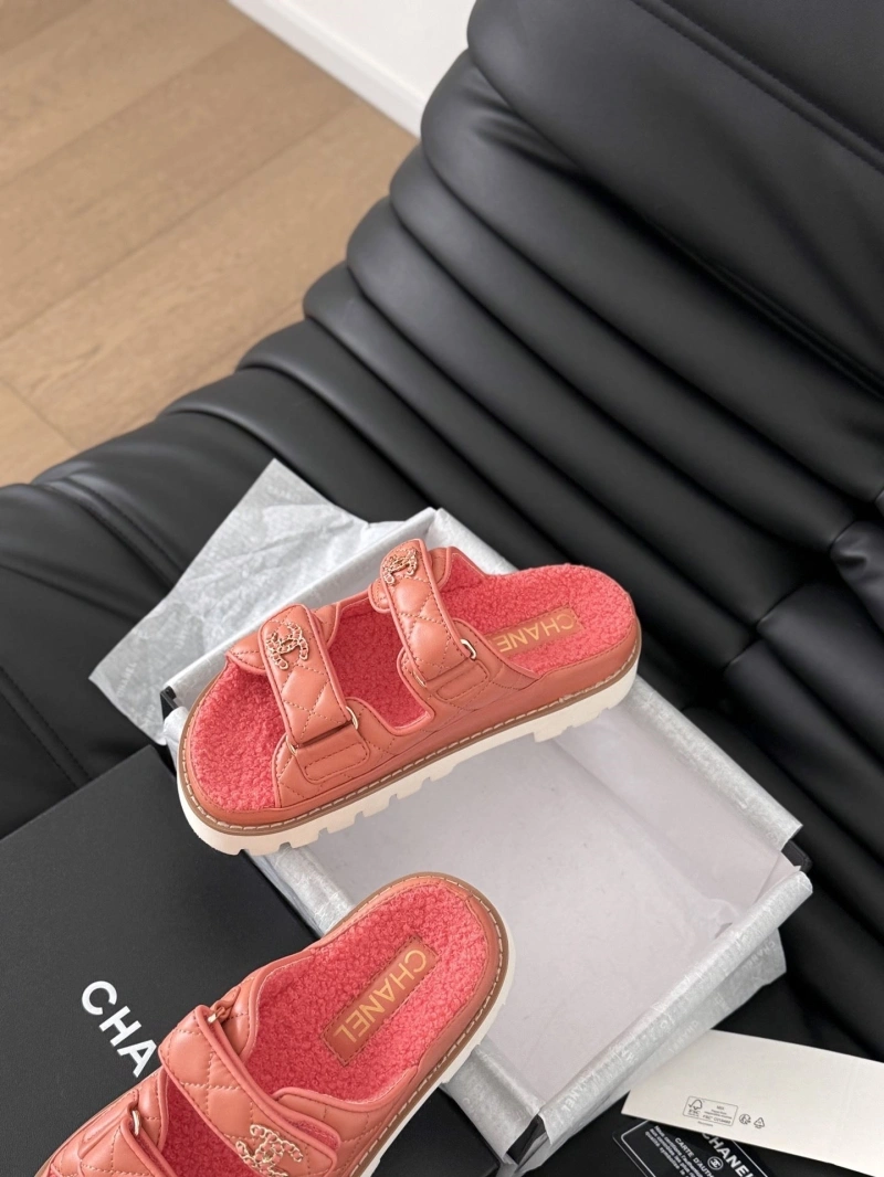 Unique Chxnxl Slippers 126089