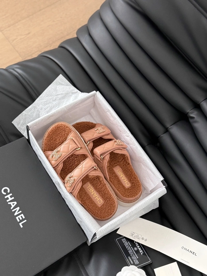Comfortable Chxnxl Slippers 126099