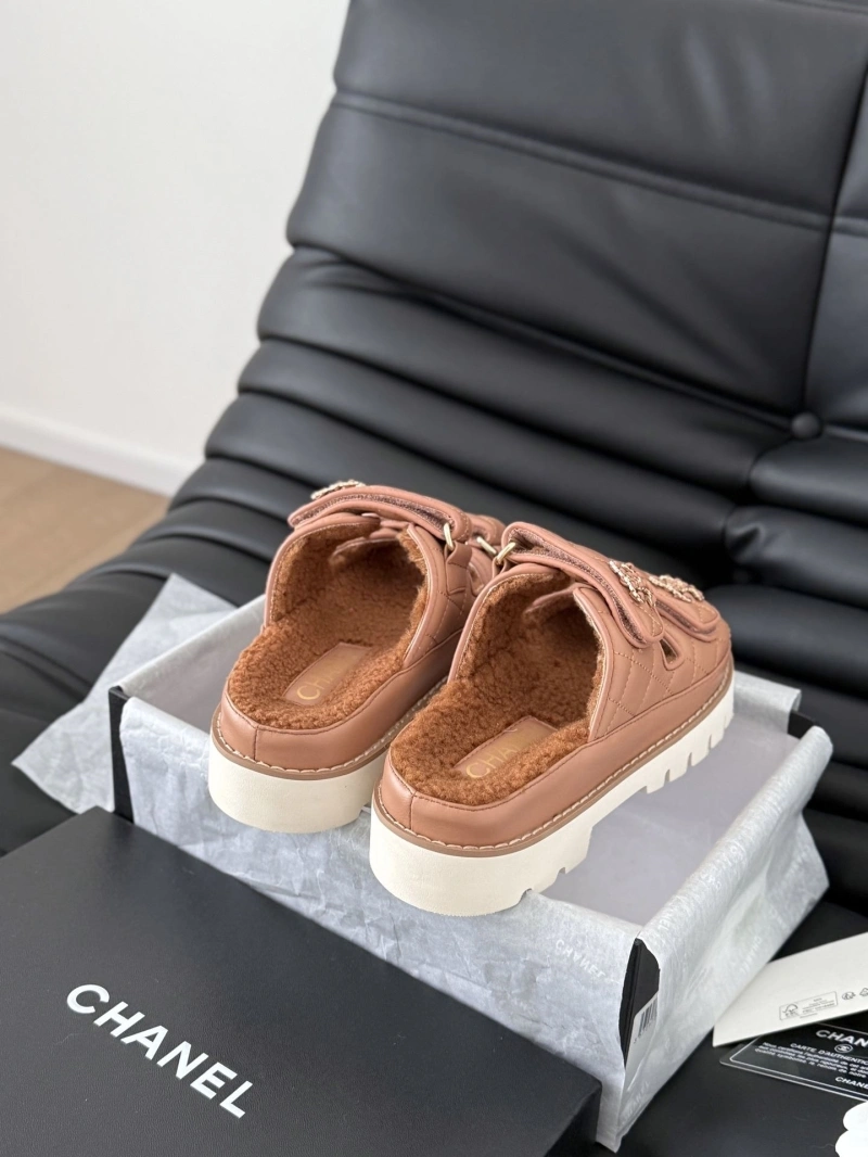 Comfortable Chxnxl Slippers 126099