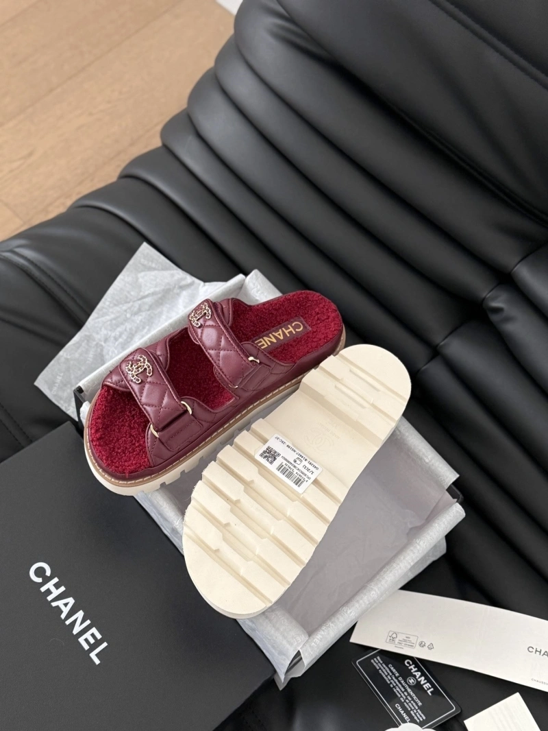 Trendsetting Chxnxl Slippers 126094