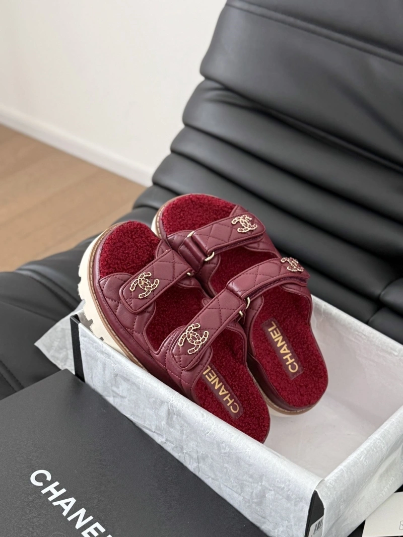 Trendsetting Chxnxl Slippers 126094