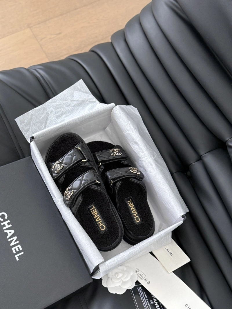 Efficient Chxnxl Slippers 126086