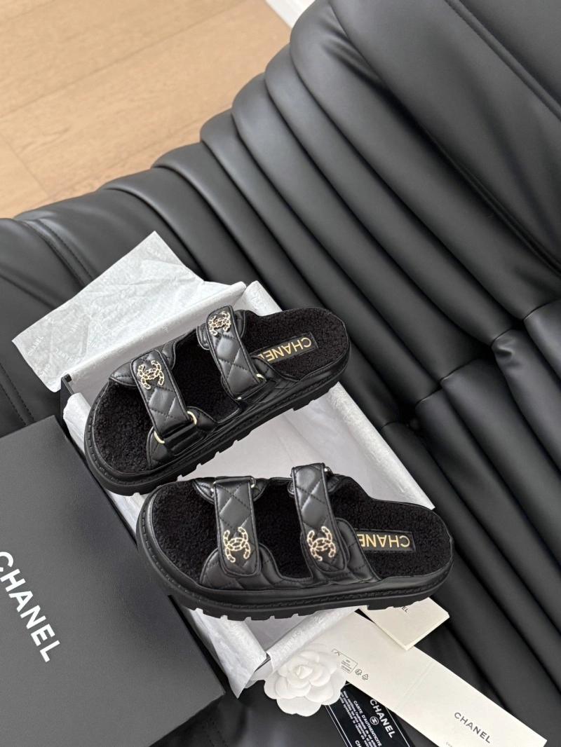 Efficient Chxnxl Slippers 126086