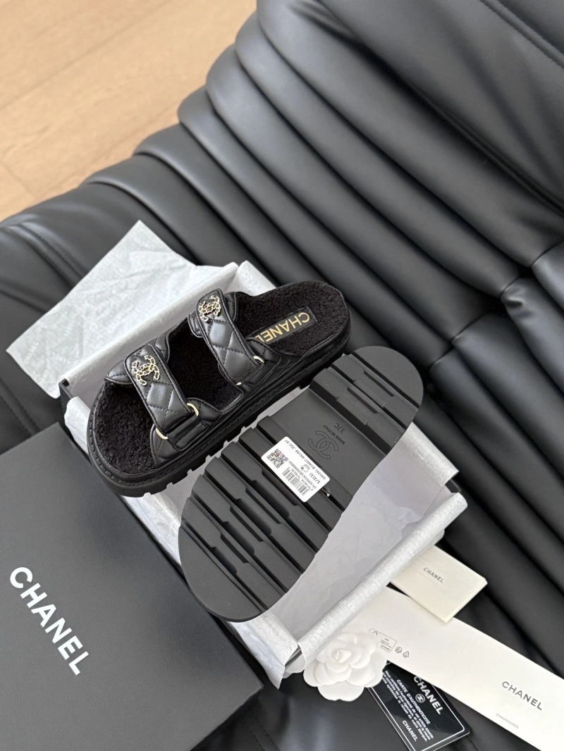Efficient Chxnxl Slippers 126086