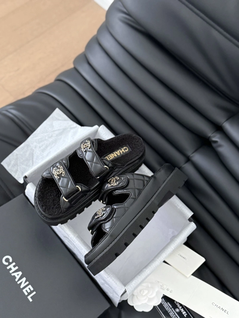 Efficient Chxnxl Slippers 126086