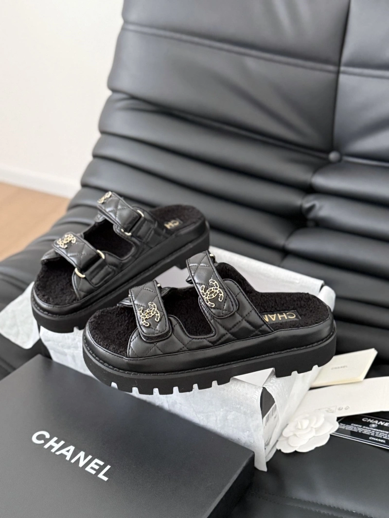 Efficient Chxnxl Slippers 126086