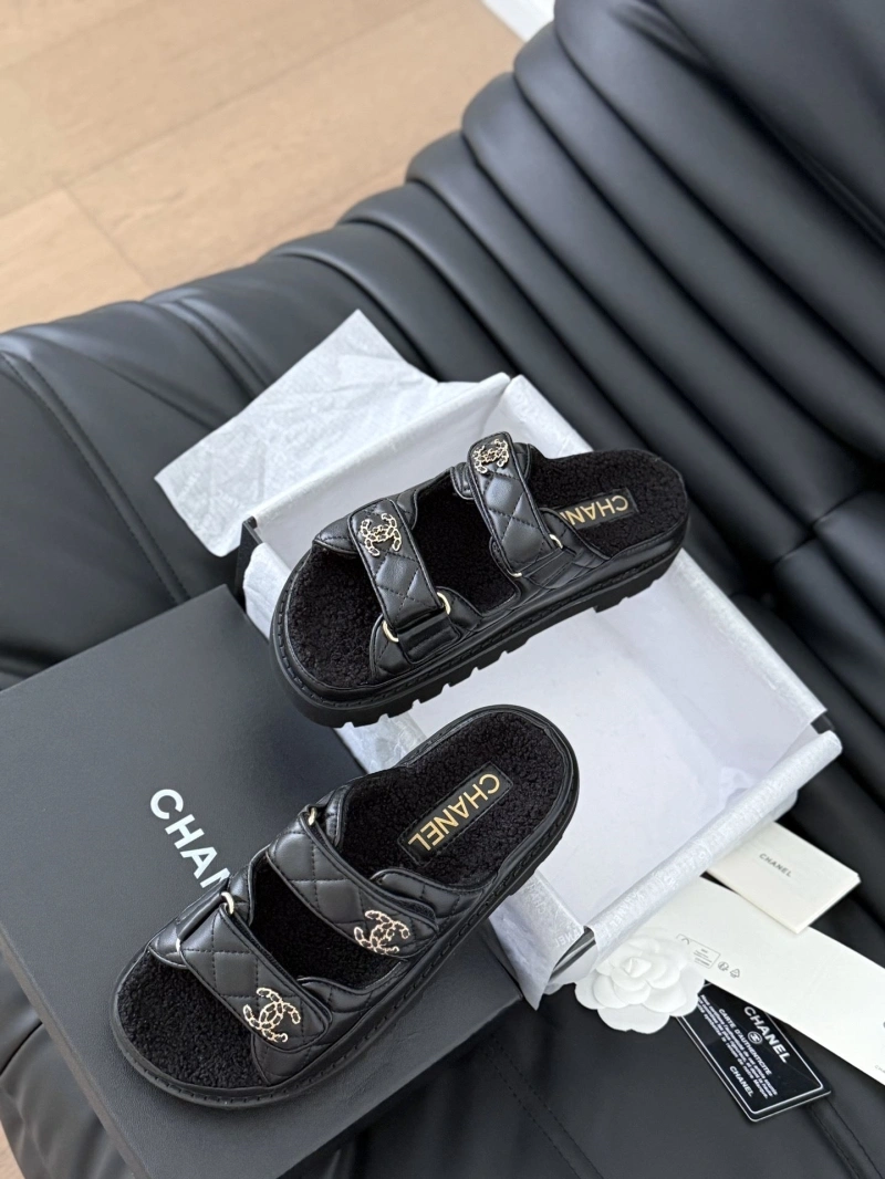 Efficient Chxnxl Slippers 126086