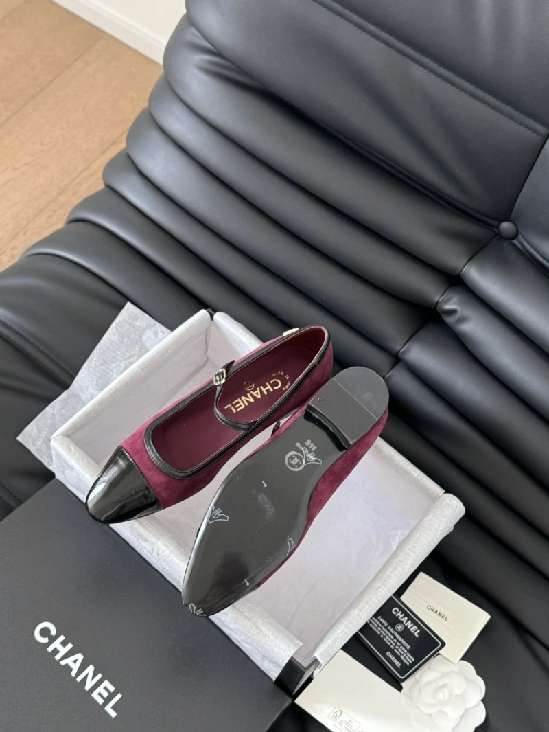 Bold Chxnxl Flat Shoes 126311