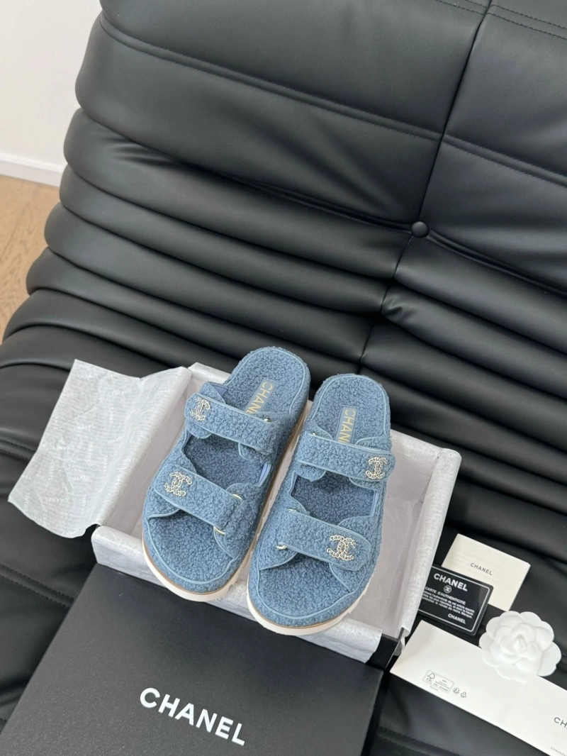 Trendsetting Chxnxl Slippers 126079