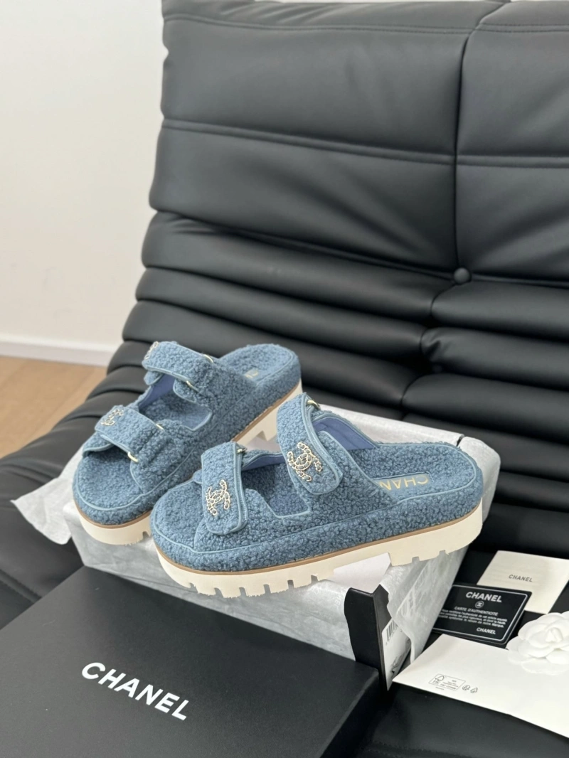 Trendsetting Chxnxl Slippers 126079