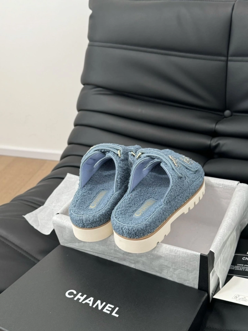 Trendsetting Chxnxl Slippers 126079