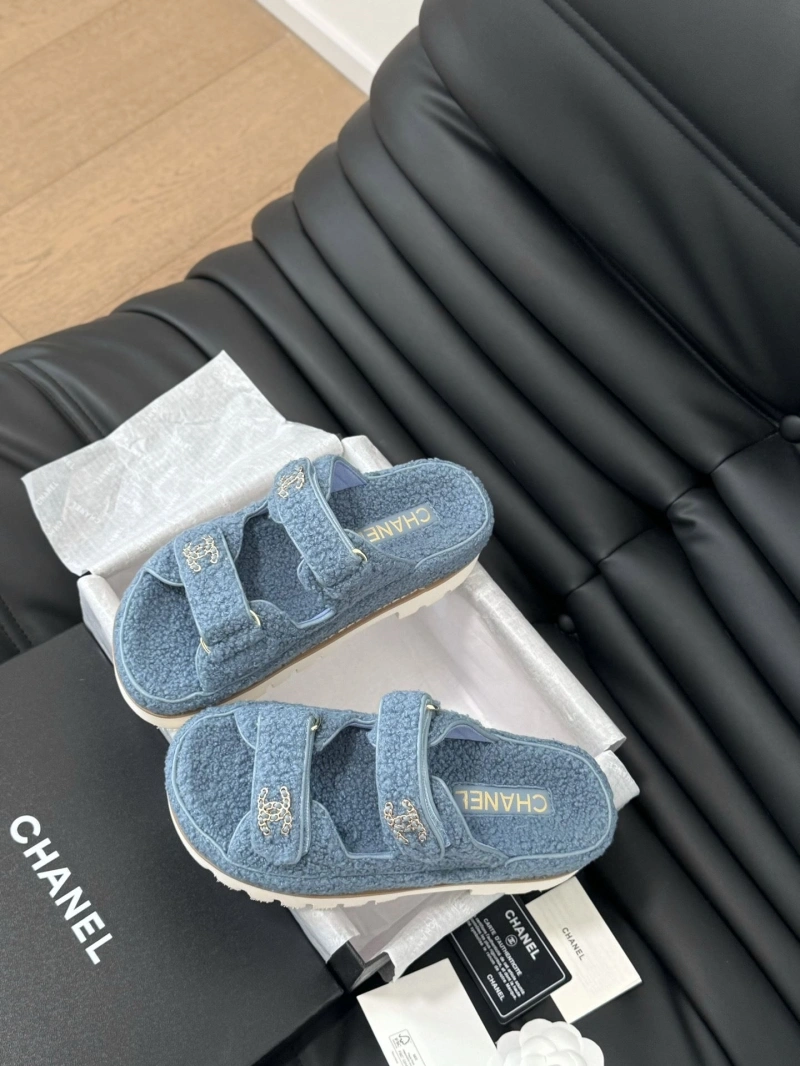 Trendsetting Chxnxl Slippers 126079